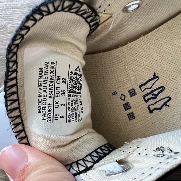 Brand new (w/o tags) Black and White Converse Low Tops Women’s Size 5 - Picture 7 of 12